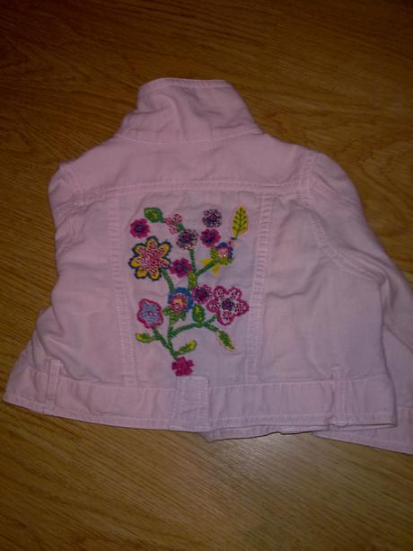 Bundička-vzadu s výšivkou, nepoškodená, 74