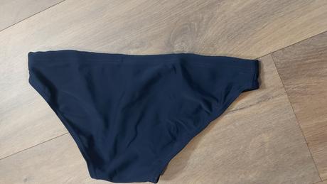 Chlapcenske plavky, 152