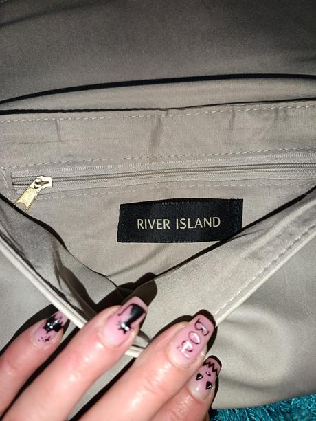 Kabelka, river island