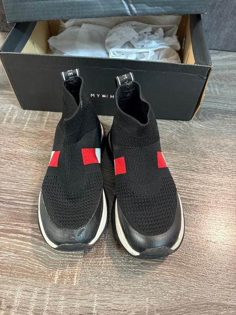 Tommy hilfiger nazuvacie tenisky č.30, tommy hilfiger,30