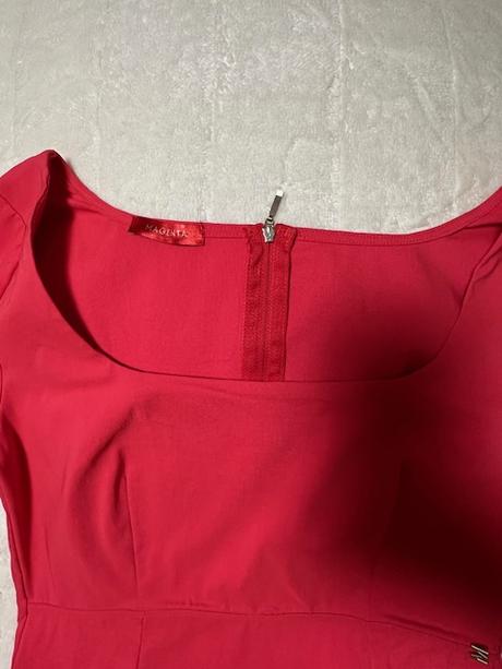 Krásne šaty v koralovej farbe zn. magenta, m