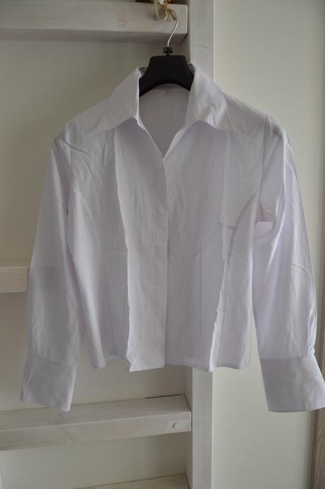 Biela košeľa, 44