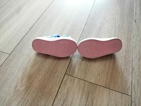 Dievcenske topanocky, 21