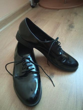 Dámske lakovky na šnúrky, 40