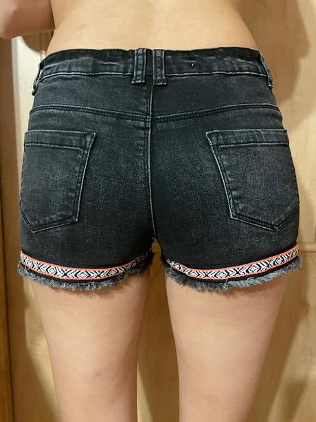 Dievčenské kraťasy, 158