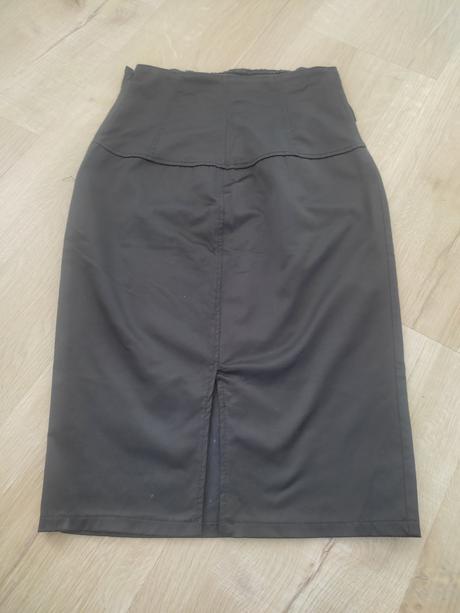 Krásna úzka sukna, s