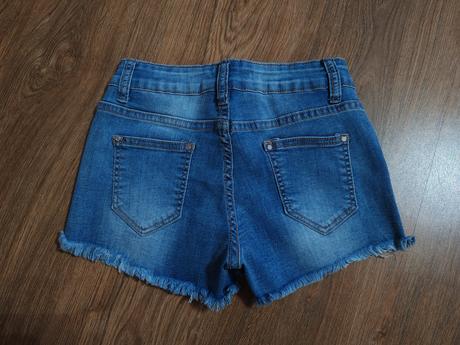 Šortky, 28