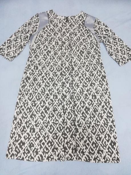 Krásne vzorované šaty, 46