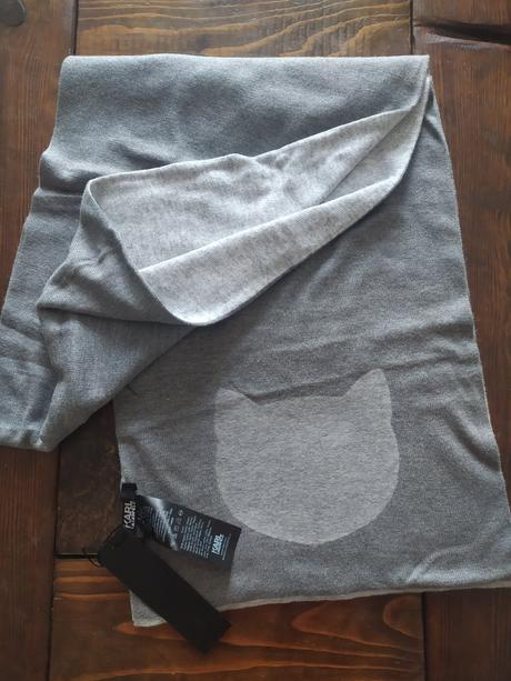 Karl lagerfeld šál, 