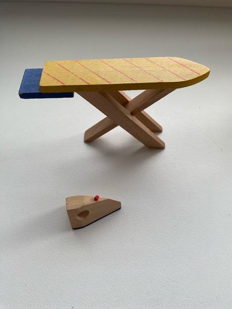 Retro dreveny nabytok, 