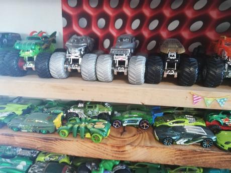 Ponúkam na predaj hot wheels, 