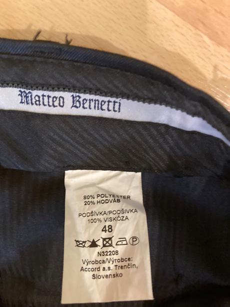 Oblek pre mladého muža, 48