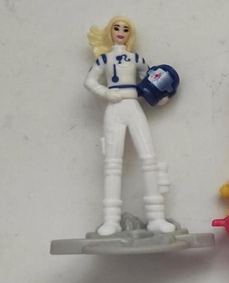 Kinder barbie, mario, natoons, marvel,