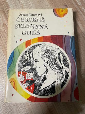 Thuryová zsuzsa. červená sklenená guľa,