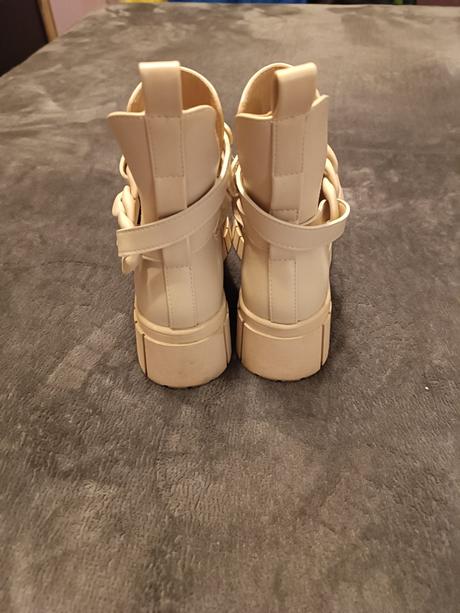 Béžové topánky s retiazkou - 39, 39