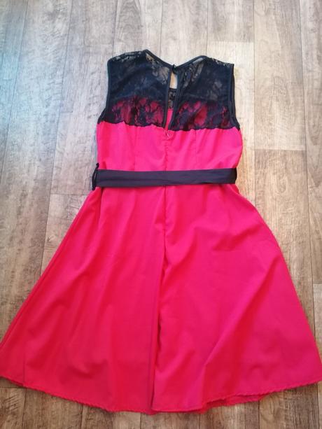 Červené šaty, velk. m, m