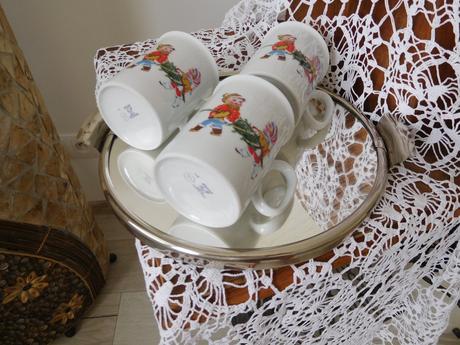 Retro šálky vianočné 3 kusy porcelán,, 
