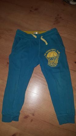 Tyrkysove tepláky, 104