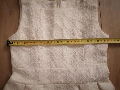 Dievčenské šaty č. 122, 122