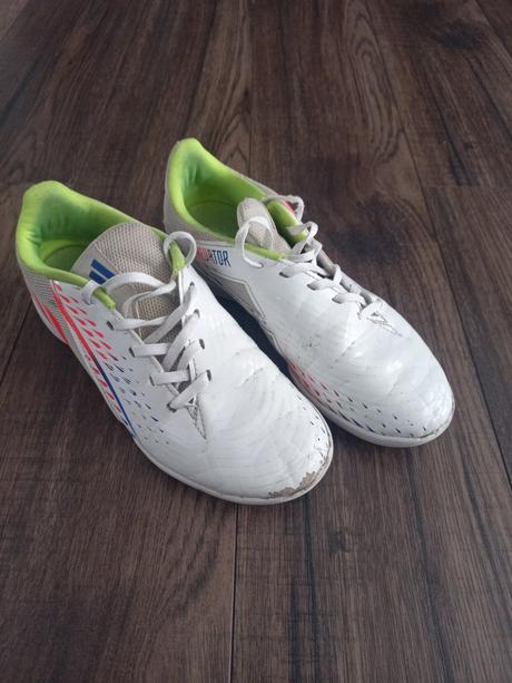 Darujem halovky, adidas,38