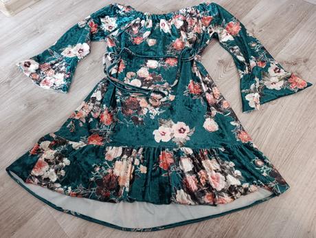 Krásne zamatové šaty, 