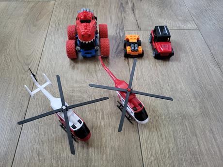 Užívané autíčka a helikoptéra, 