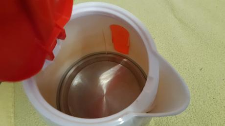 Predám rýchlovarnú kanvicu., 