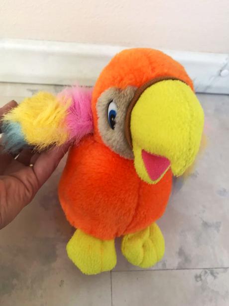 Plyšový papagáj,