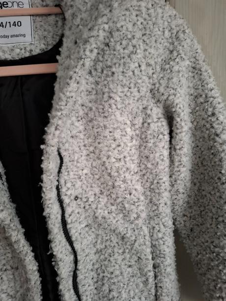 Kabát pre parádnicu, 140