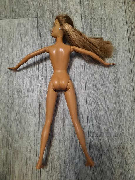 Barbie s rovnými nohami california 2004, 