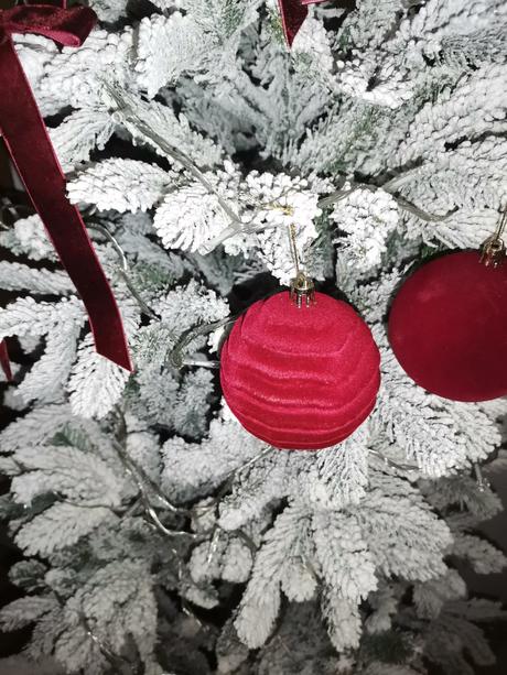 Bordové zamatové gule, 