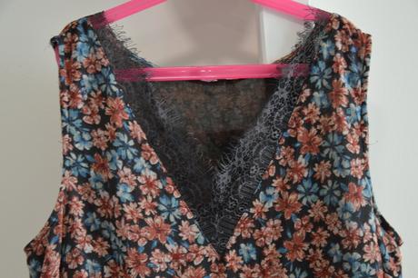 Kvetinkový top s čipkou, c&a,40 / l