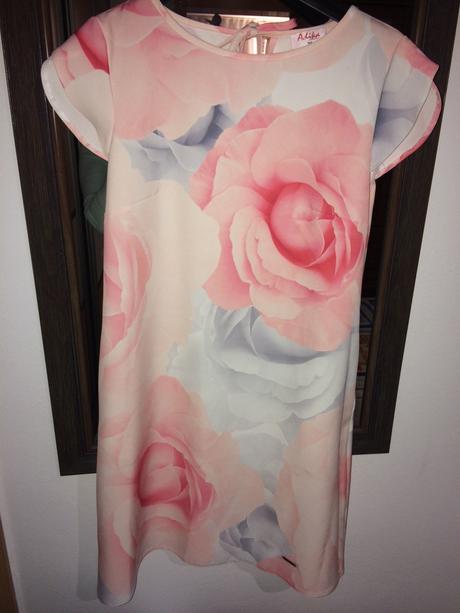 Tehotenské spoločenské šaty, 38