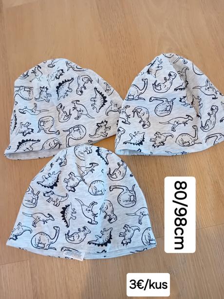 Čiapka a nakrčnik, 80