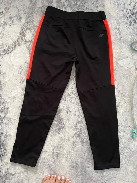 Športové nohavice, 158