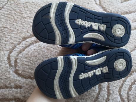 Rýchloschnúce sandálky, 26