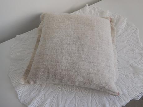 Vankúše menšie , vačšie, podlhovasté,, 