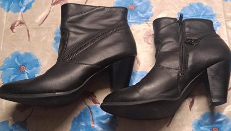 Dámske krátke čižmičky na opätku, 41