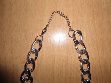 Letny jahodkovy nahrdelnik, 