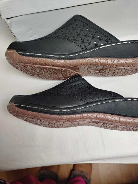 Čierne pološlapky, 38