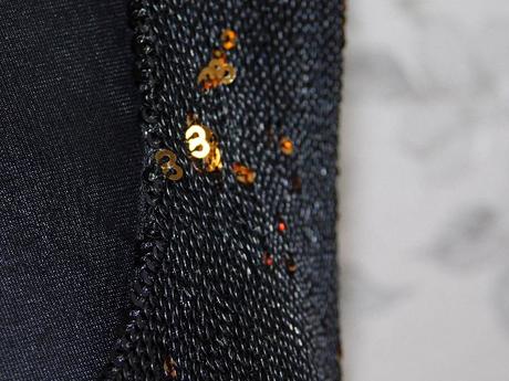 Velmi pekne flitrovane saty, 40