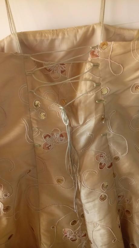 Spoločenské šaty, 38