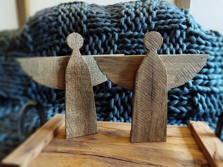 Drevený masivny anjel, 