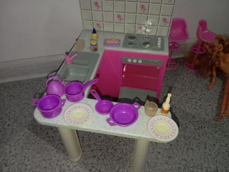 Barbie kuchyňa, barový pult, stoličky, riady, 