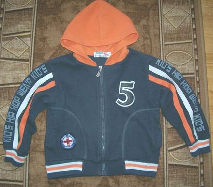 Športový svetrík s kapuckou, 122