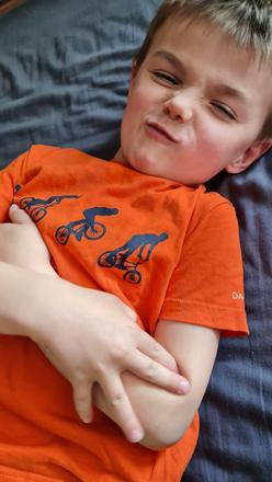 Triko dare2b s bicyklami, 116