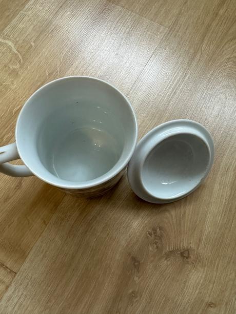 Hrnček s vrchnakom, 