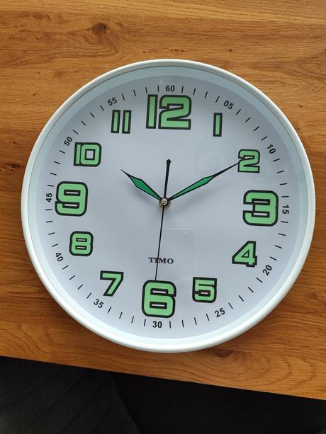 Hodiny na stenu, 