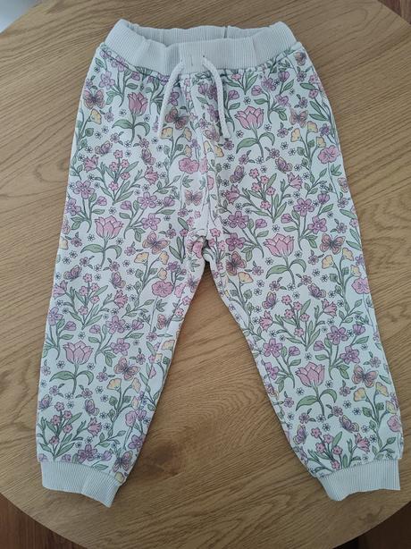 Kvietkované tepláčiky, primark,98