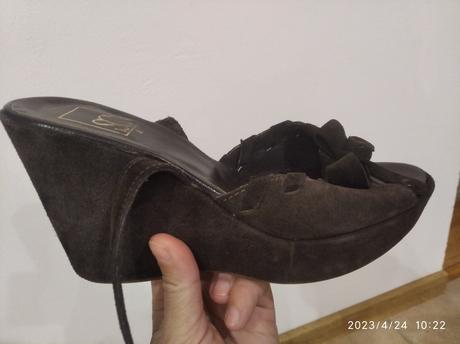 Krásne čokoládové platformy, 38